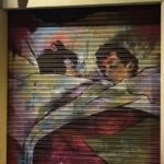Imagen del graffiti del artista Jalón de Aquiles, de Dans le lit, la icónica pintura de Henri de Toulouse-Lautrec.