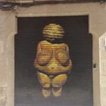 Imagen del graffiti de Venus de Willendorf